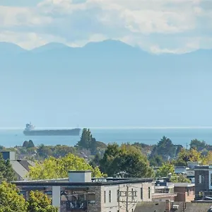 https://luxious-downtown-victoria-condo-in-the-legato.hotels-victoria.net