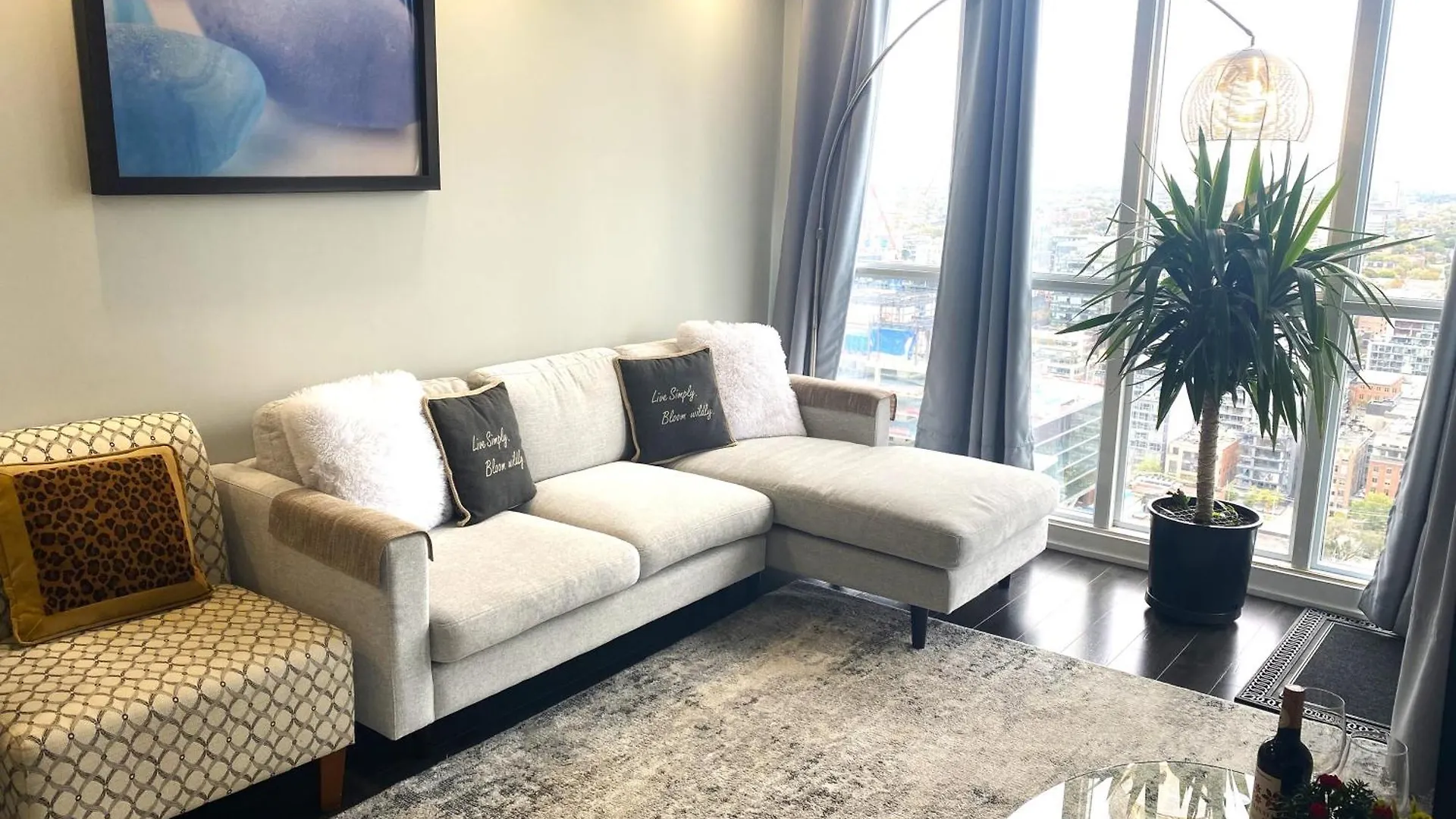 Tvhr - Luxury Condos In Heart Of Downtown Toronto Canada