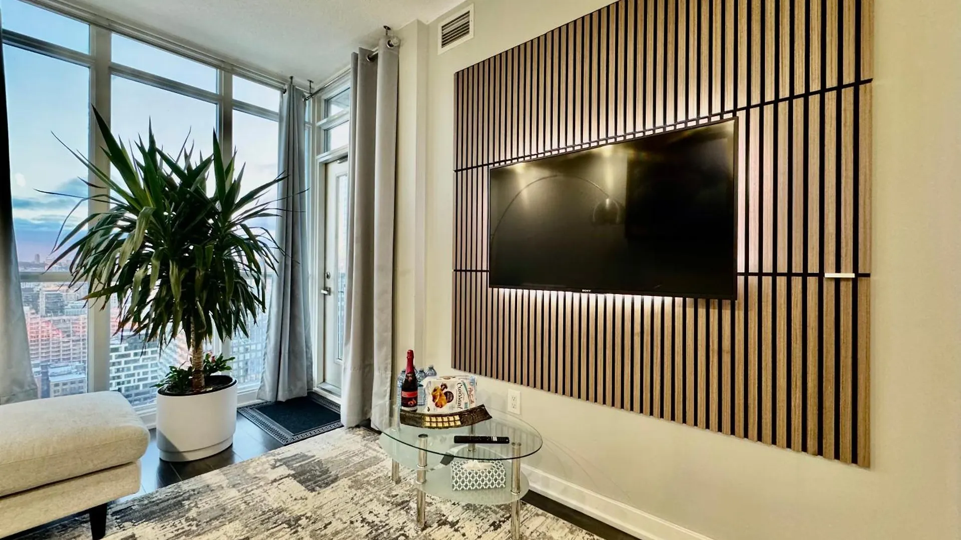 Apartment Tvhr - Luxury Condos In Heart Of Downtown Toronto