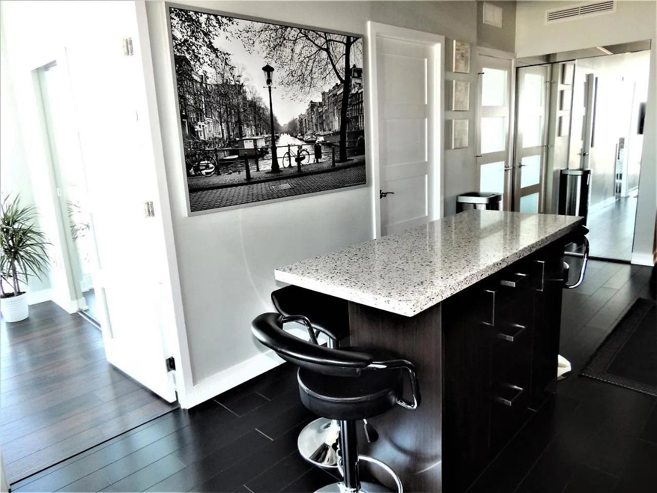 Apartment Tvhr - Luxury Condos In Heart Of Downtown Toronto