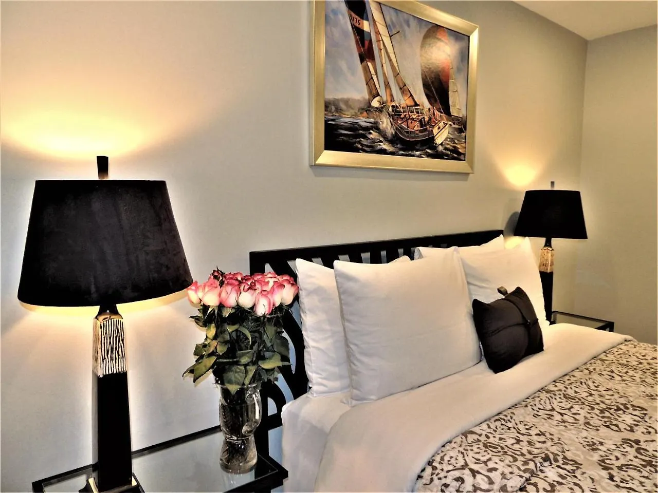 Tvhr - Luxury Condos In Heart Of Downtown Toronto