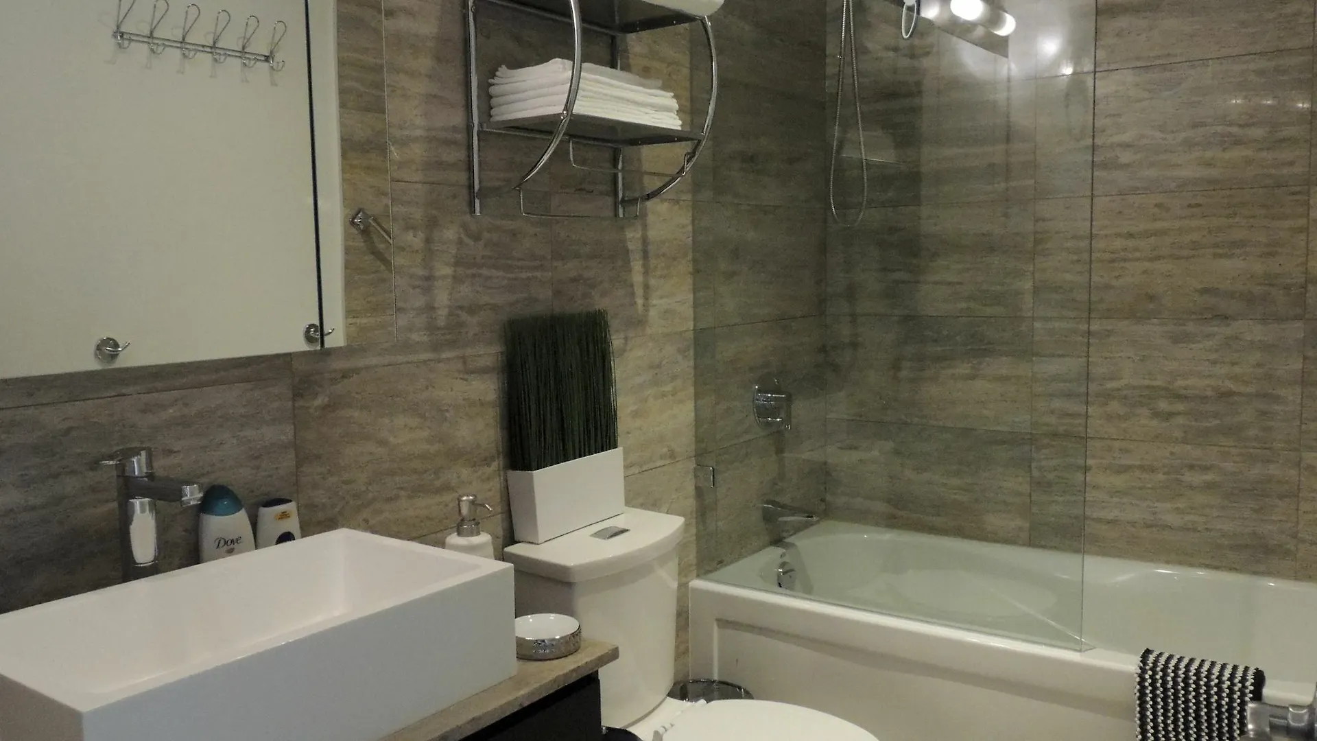 Tvhr - Luxury Condos In Heart Of Downtown Toronto Apartment