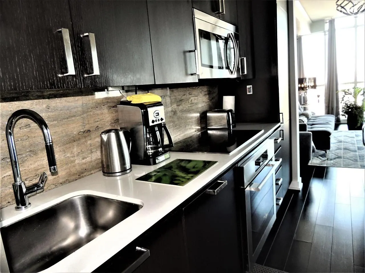 Apartamento Tvhr - Luxury Condos In Heart Of Downtown Toronto